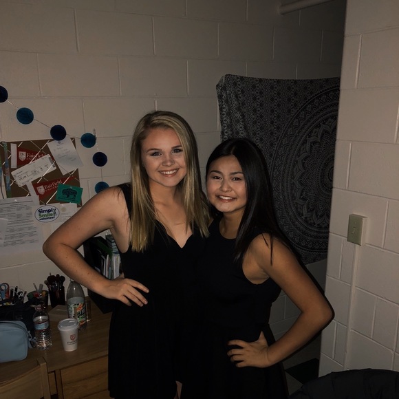 Meet your Posher, Caroline - Picture 1 of 1